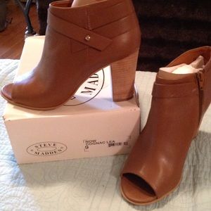 Steve Madden Cognac peep-toe, bootie