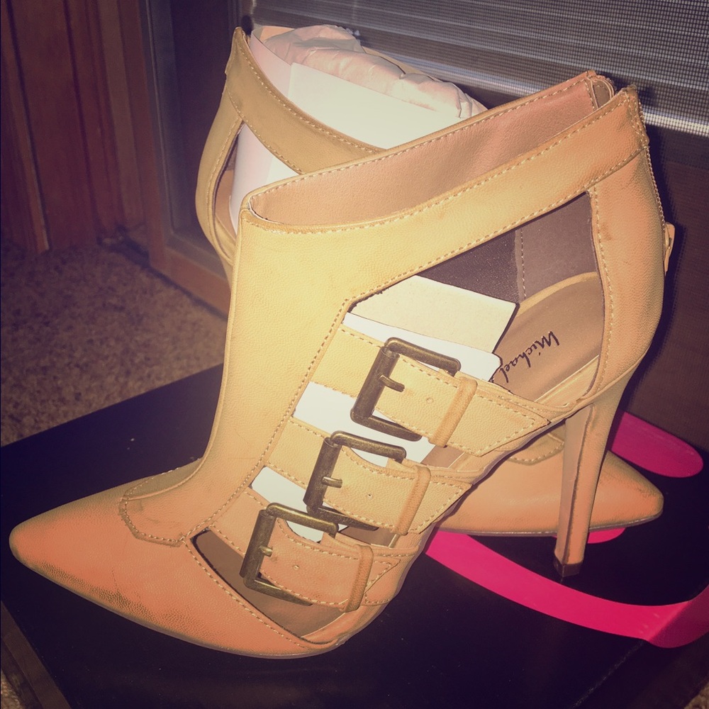 Michael Antonio size 7.5 heels
