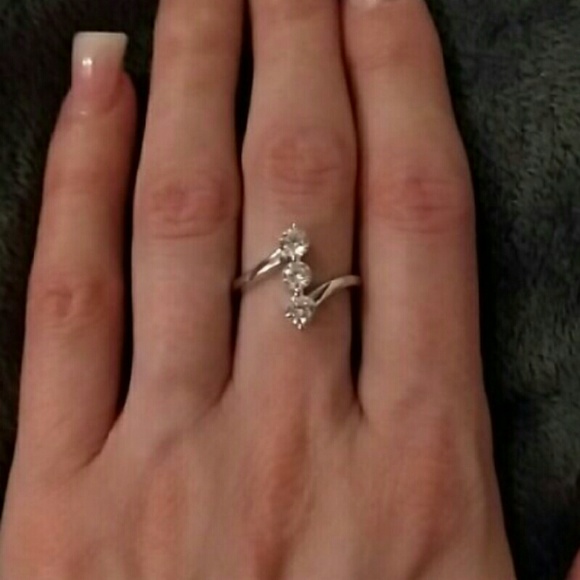 Sterling silver ring - Picture 2 of 2