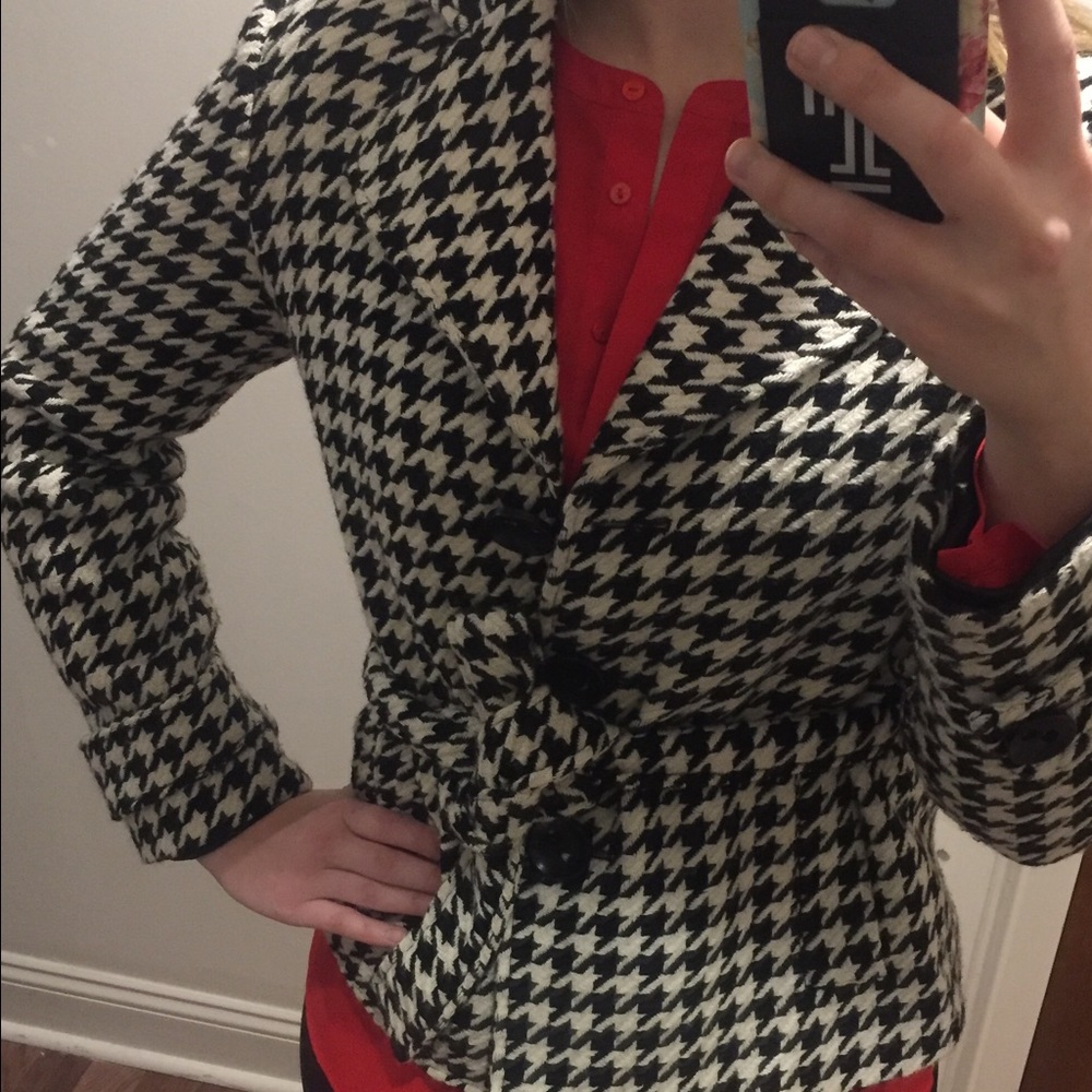 Gently used mac and jac houndstooth jacket. Size 8