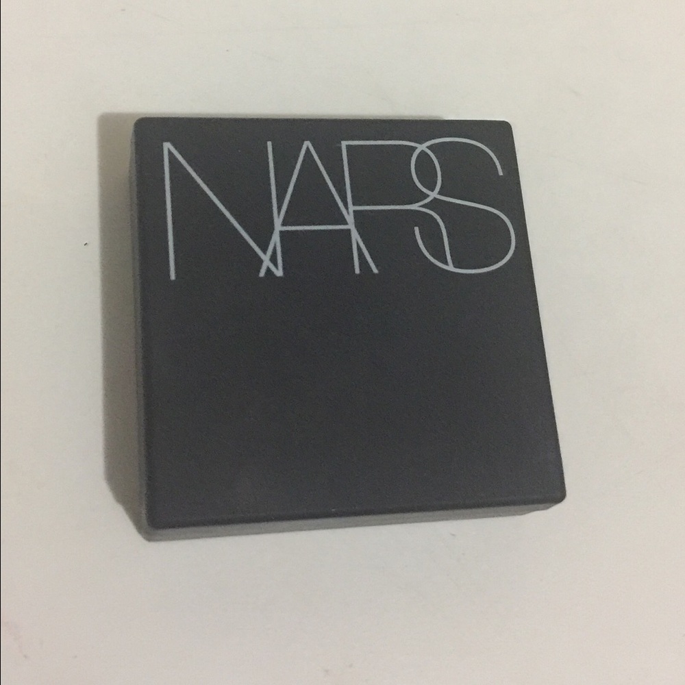 NARS dual intensity eye shadow in Dione