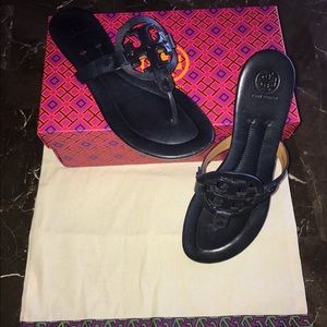 *Authentic* Tory Burch Miller 2 Navy sandals