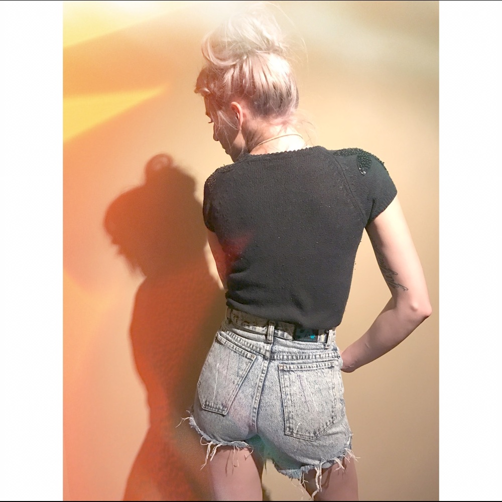 Urban outfitters |Vintage high-waited jean shorts - Picture 2 of 3