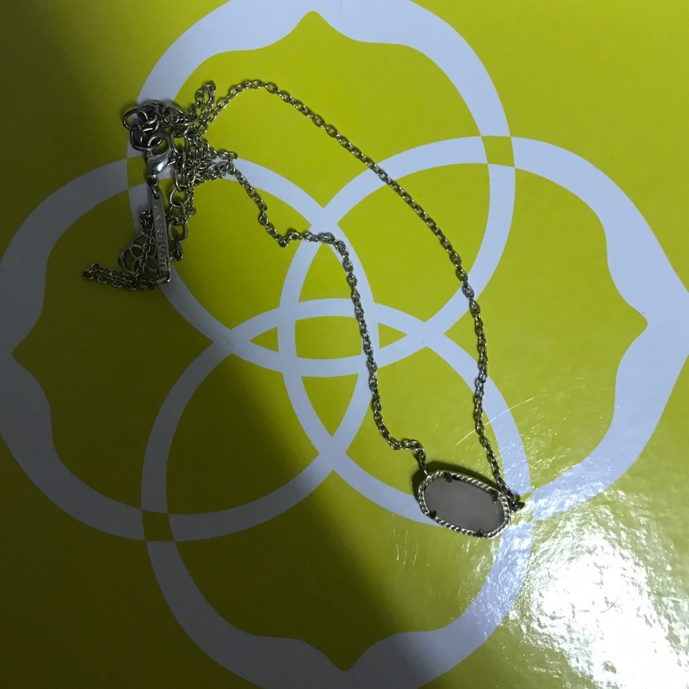 Kendra soft pink necklace