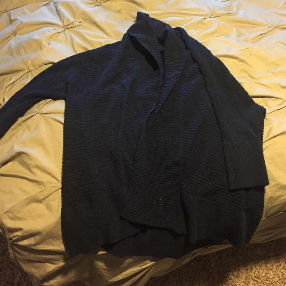 Navy blue cardigan, loose fit. 3/4 length sleeves.