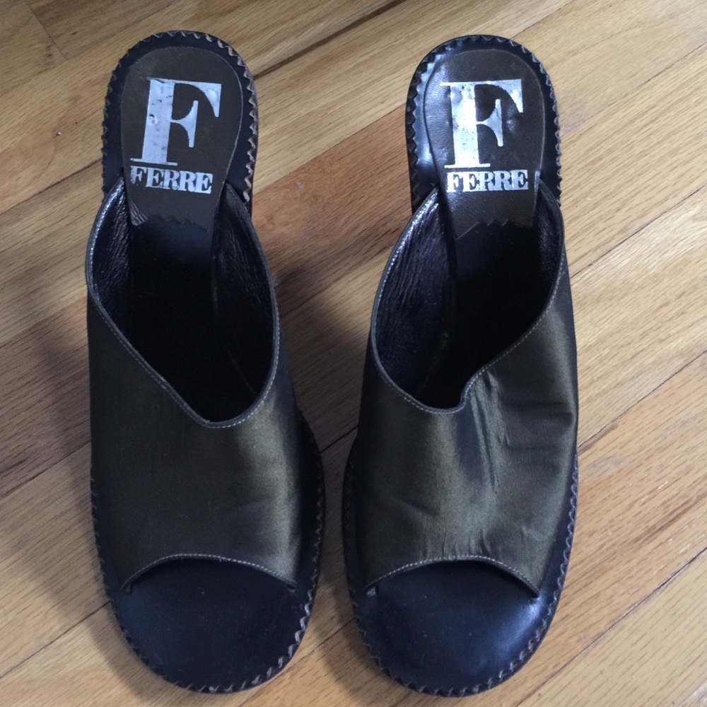 Ferre shoes. Approx 2 1/4 heel shoes.
