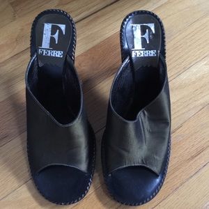Ferre shoes. Approx 2 1/4 heel shoes.