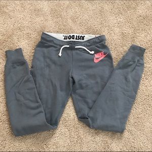 Nike Rally Tight Joggers Sweatpants in Size Small