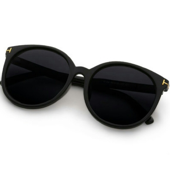 Accessories - JUST IN!!  Black Cat Eyed Sunnies