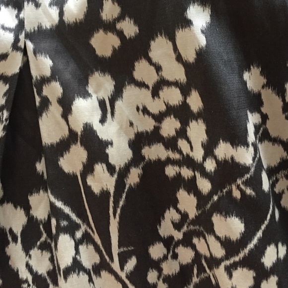 Adorable flirty mini skirt! - Picture 2 of 3