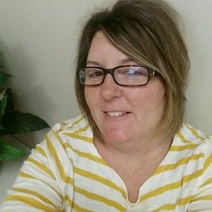 Meet your Posher, Dena