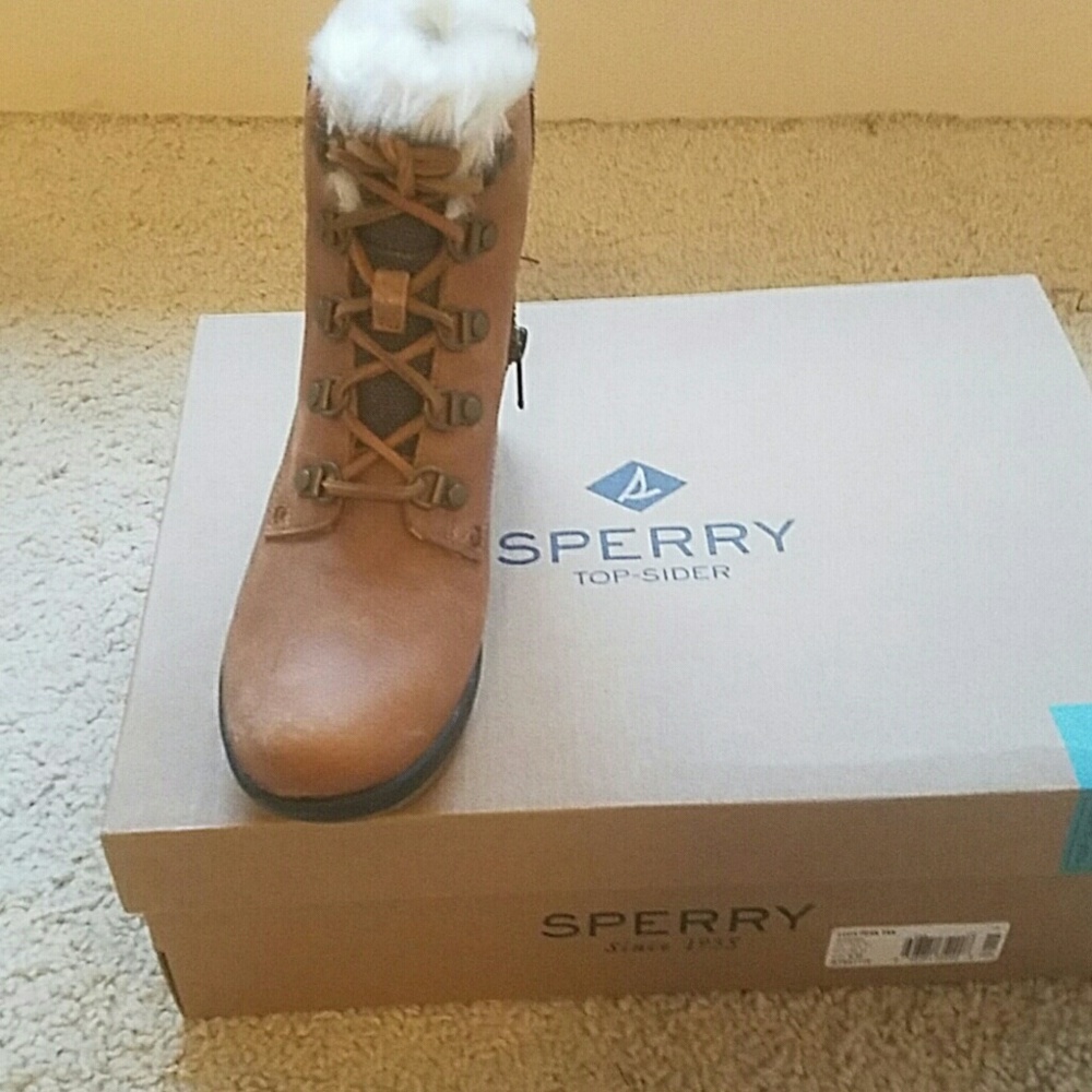 Brand new size 5 waterproof sperry booties