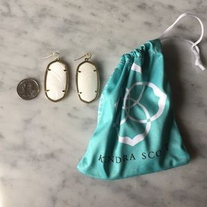 Danielle Gold Earrings in White Pearl