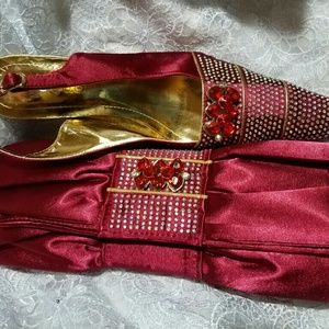 Matching shoe and bag.