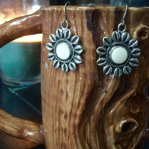 NWOT floral white and silver dangle earrings