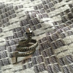Adorable wrap around snake ring!