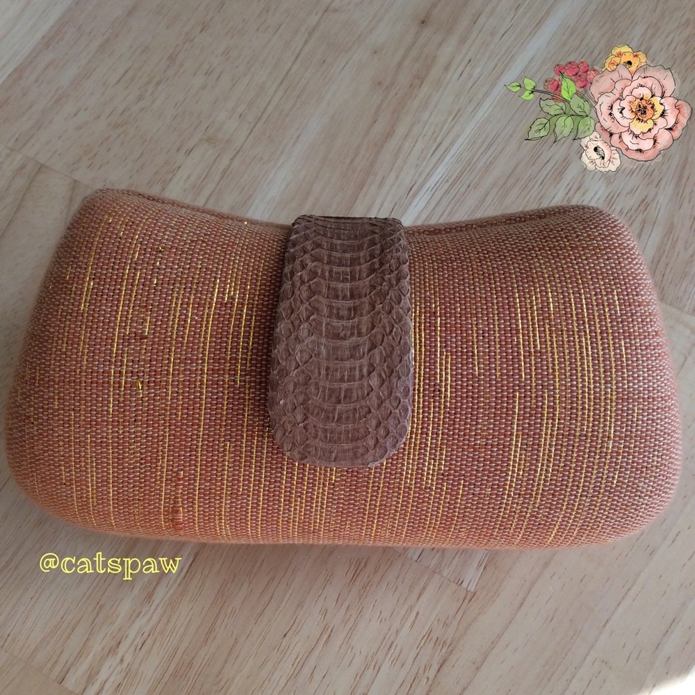 Woven clutch