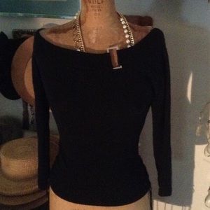 Décolleté top with buckle