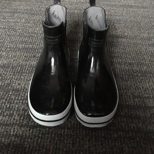 Black ankle rain boots