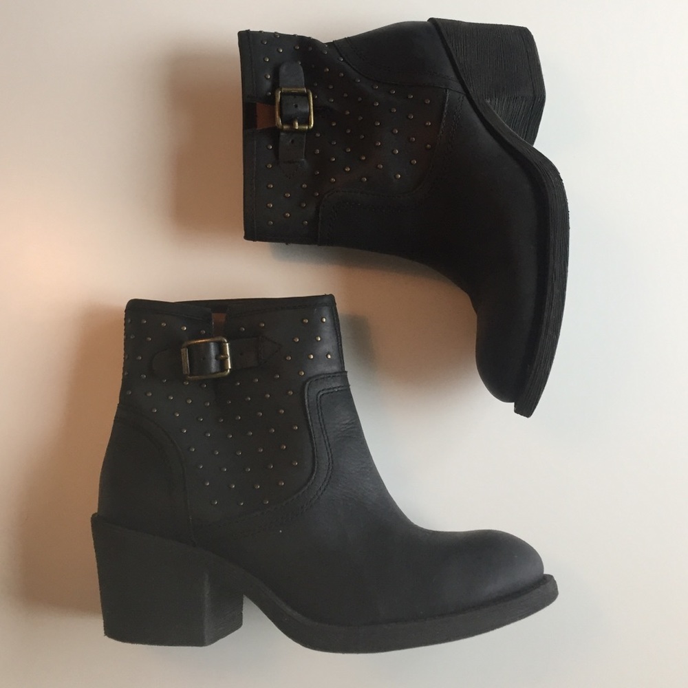 Lucky Brand studded pull on boots, size 7