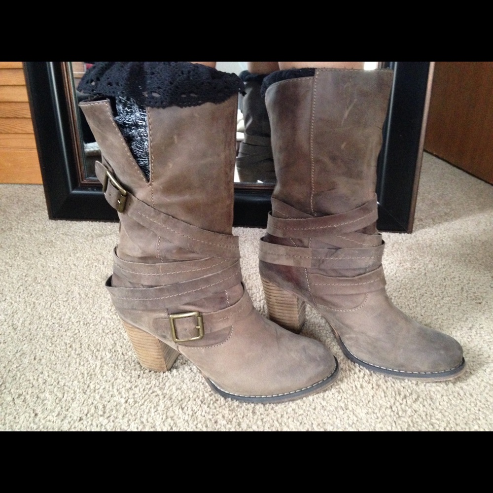 Tan Aldo boots size 7.5