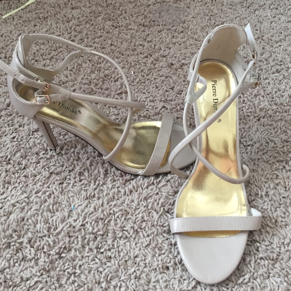 Nude heels *DONATING AT 4 TODAY!!*