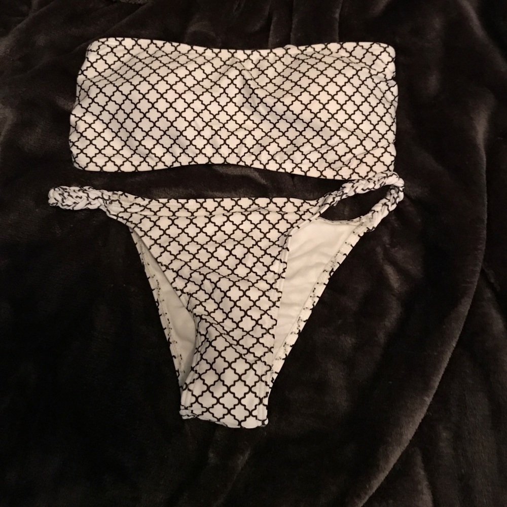 Black & white bikini