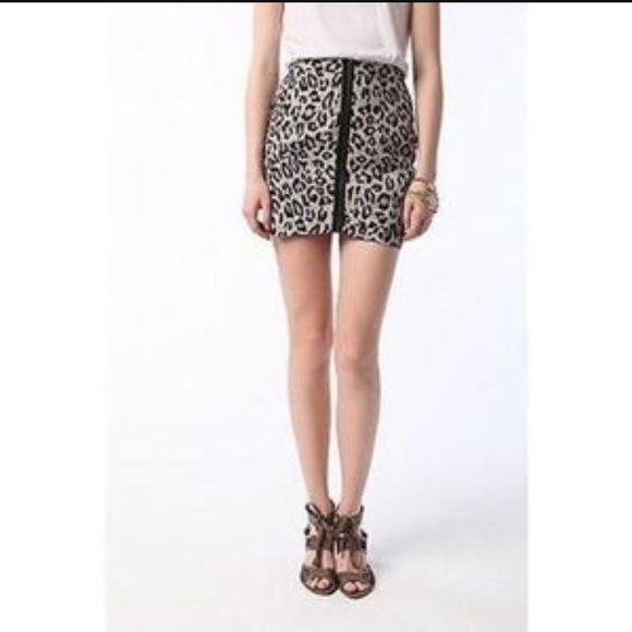 Urban Outiftters zip front leopard skirt - Picture 2 of 6