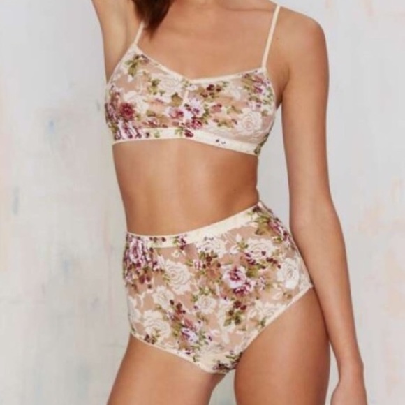 Nasty Gal Other - 🌸Nastygal high waist floral set🌸