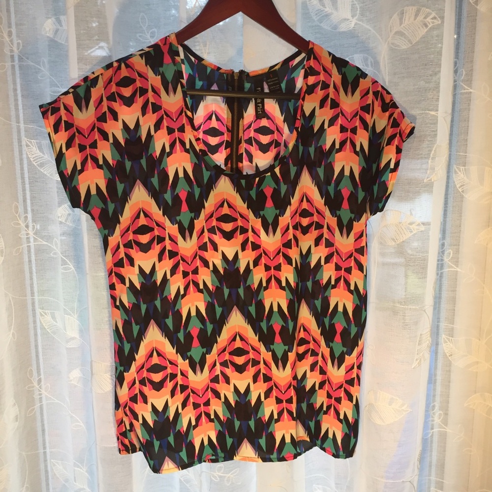 Geometric design blouse size small