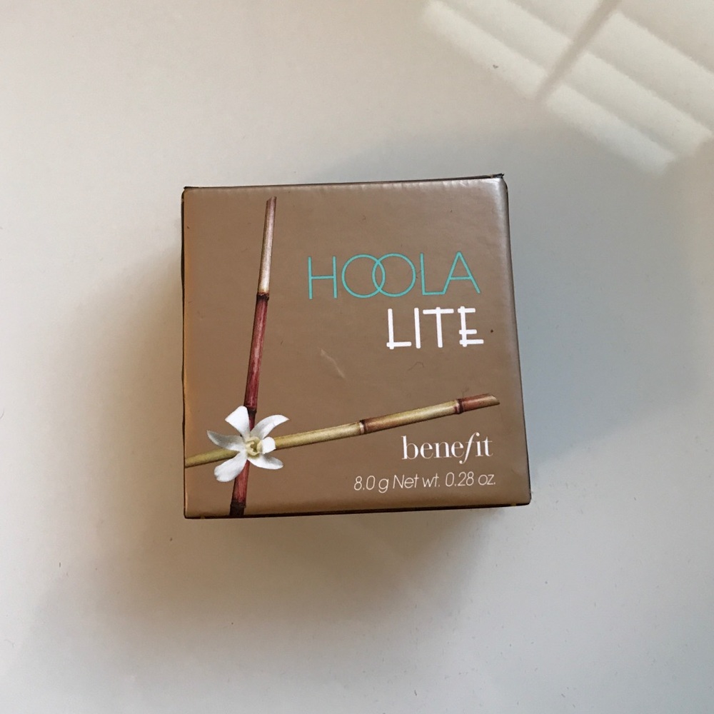 Benefit Hoola Lite