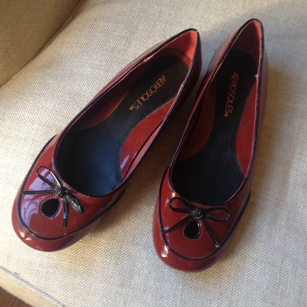 NWOT Red Aerosoles shoes - 8M
