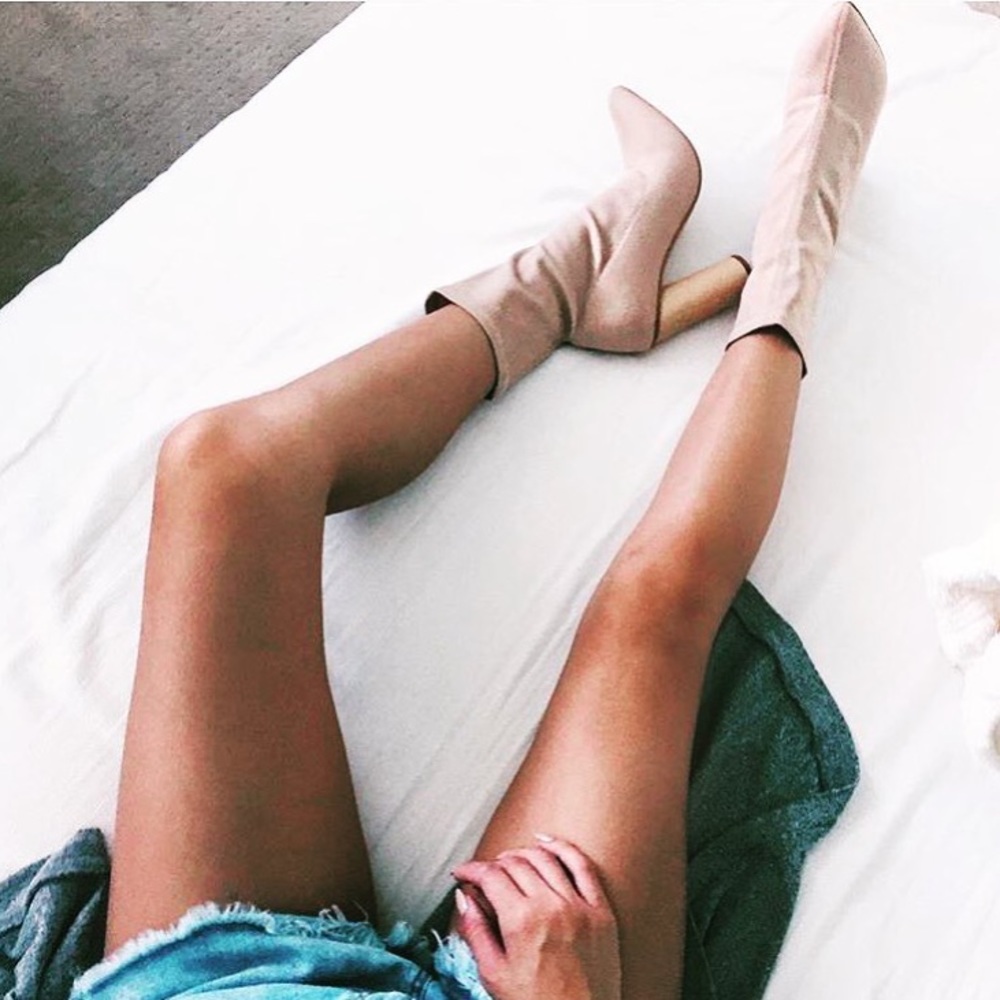 🌺Arden Nude Pointy Ankle Sock Bootie - Picture 2 of 8