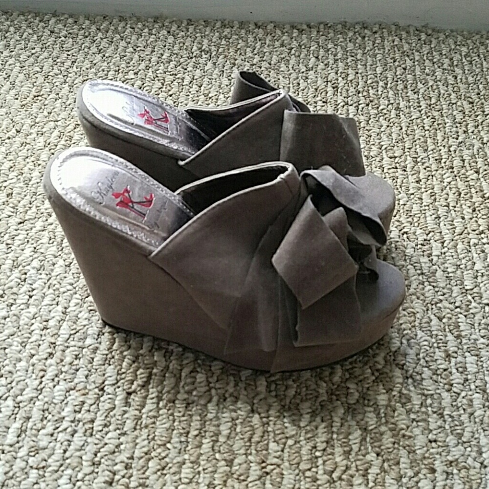 Suede wedges NWOT