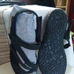 Merrell flat sandals