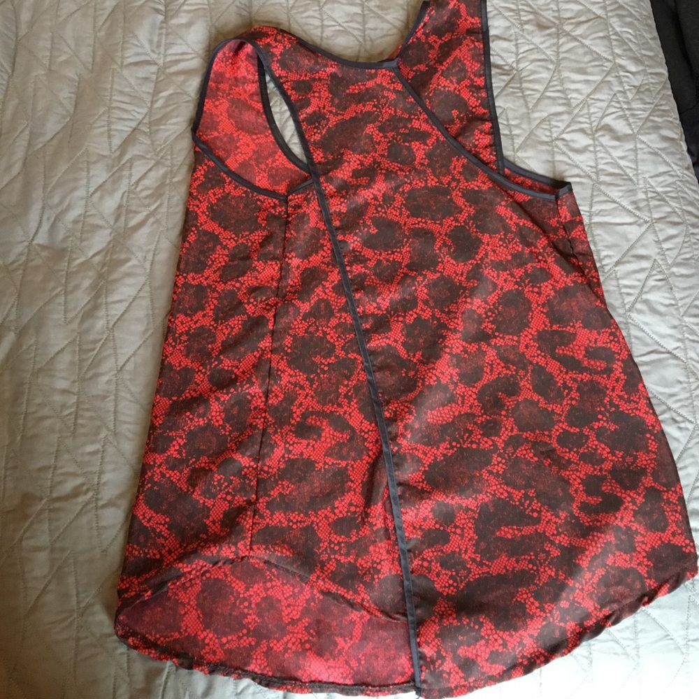 Sleeveless top with crisscross back