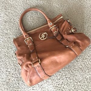 Cute barely used Michael Kors leather handbag!