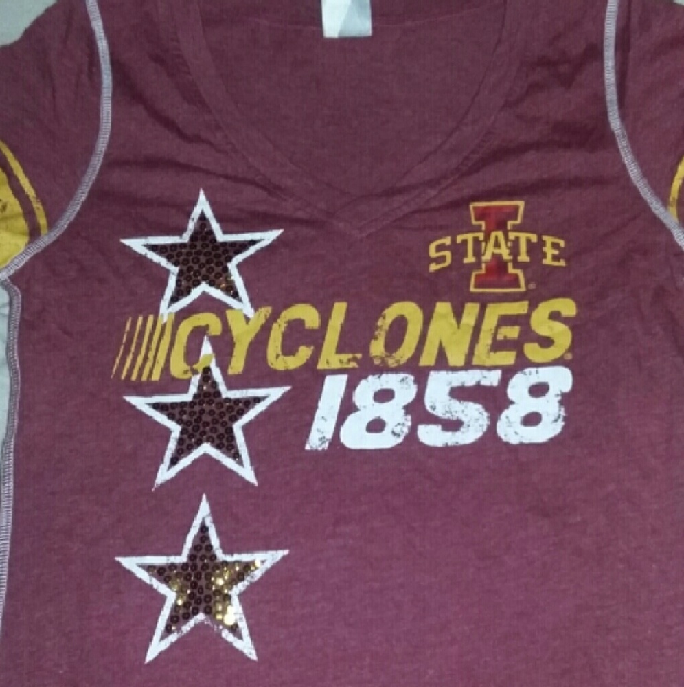 NWOT  Iowa State Cyclones v neck t-shirt
