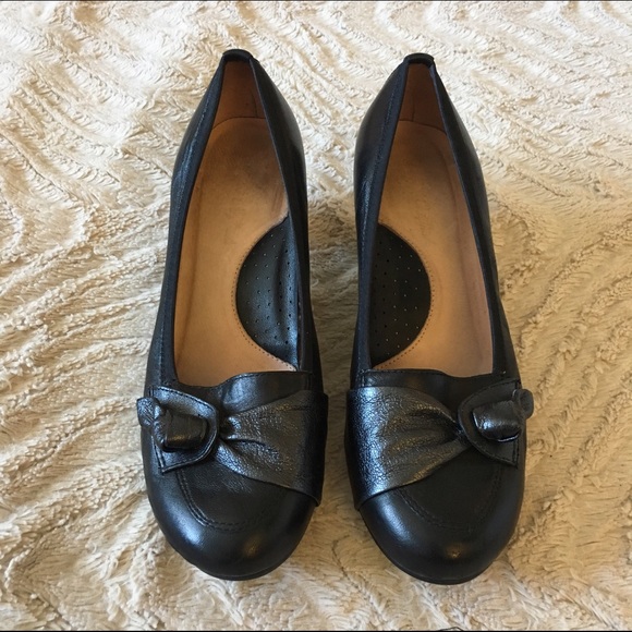 Comfortable Black Heels - Picture 1 of 4