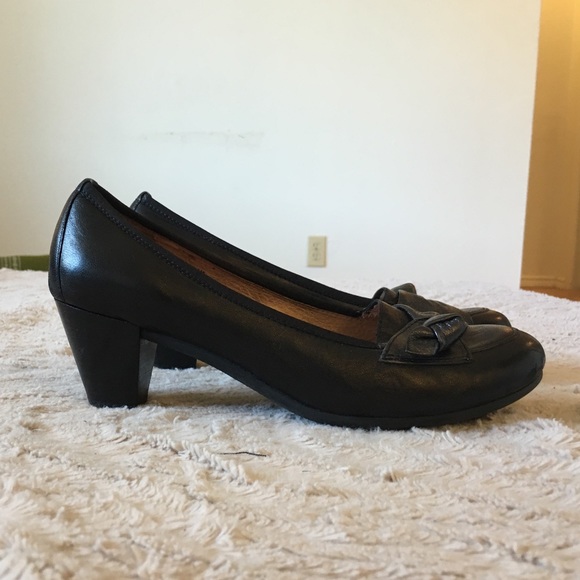 Comfortable Black Heels - Picture 4 of 4