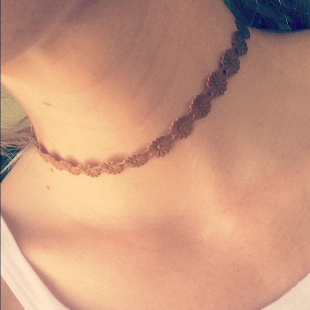 Flower choker