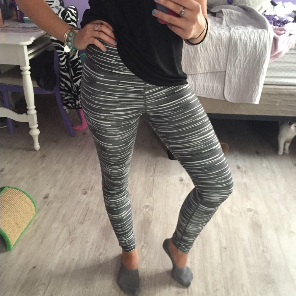 Under Armour compression workout leggings