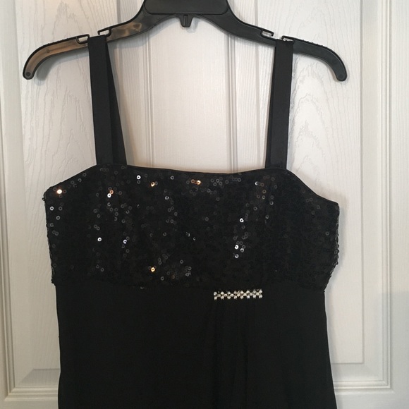Black Sequined R&M Richards cocktail dress 10 pet. - Picture 2 of 4