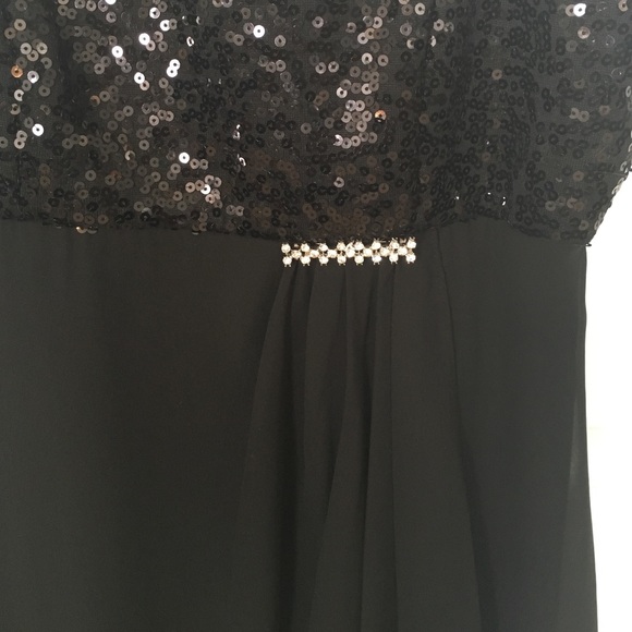 Black Sequined R&M Richards cocktail dress 10 pet. - Picture 3 of 4