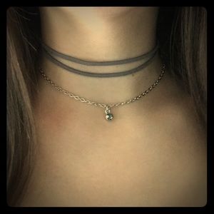 Grey choker 😍😍