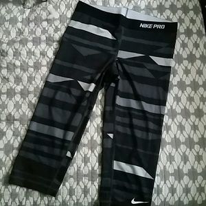 Nike pro crops