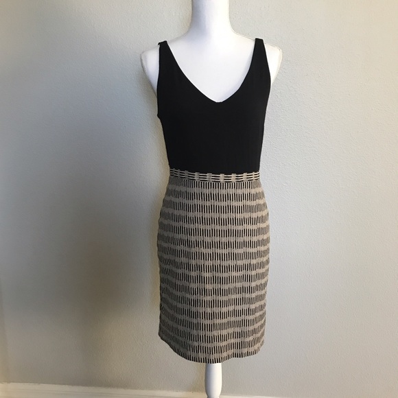 LOFT Dresses & Skirts - Gorgeous Loft form-fitting dress - Size 4