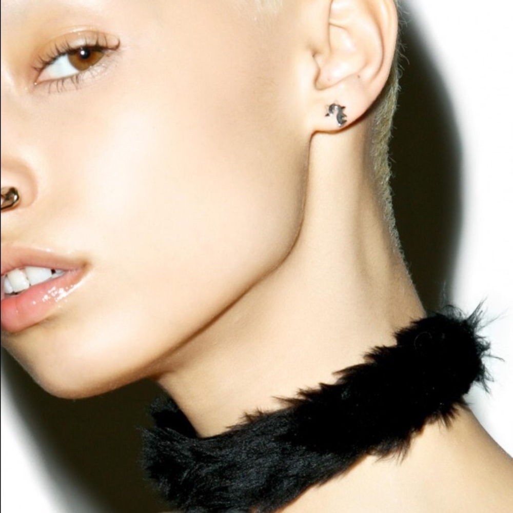🎱 "Fur-Bidden" Black Fur Choker 🎱