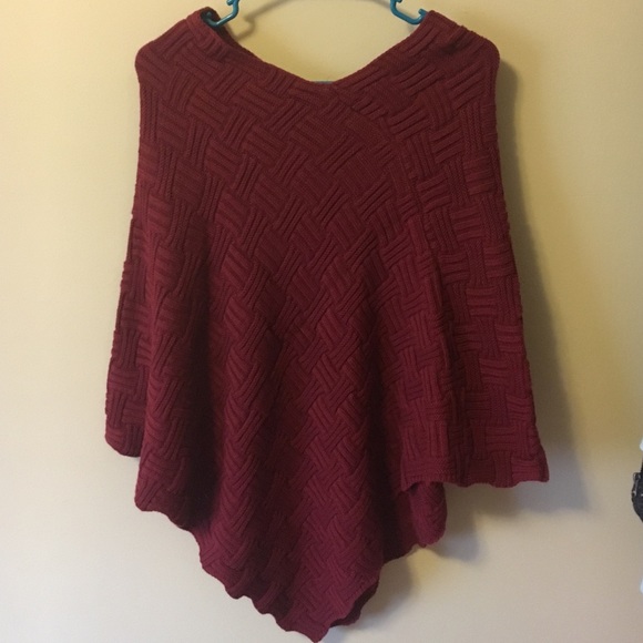Deep Red Poncho - Picture 1 of 2