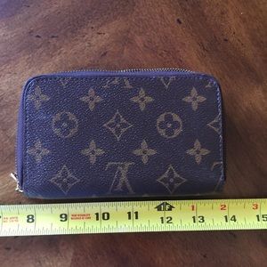 Authentic Louis Vuitton Vintage Zippy Wallet